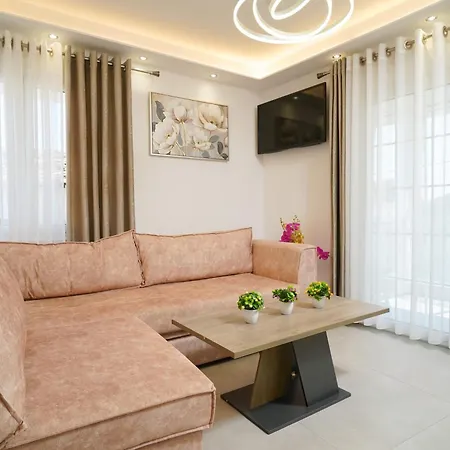 아파트 The Brothers House *